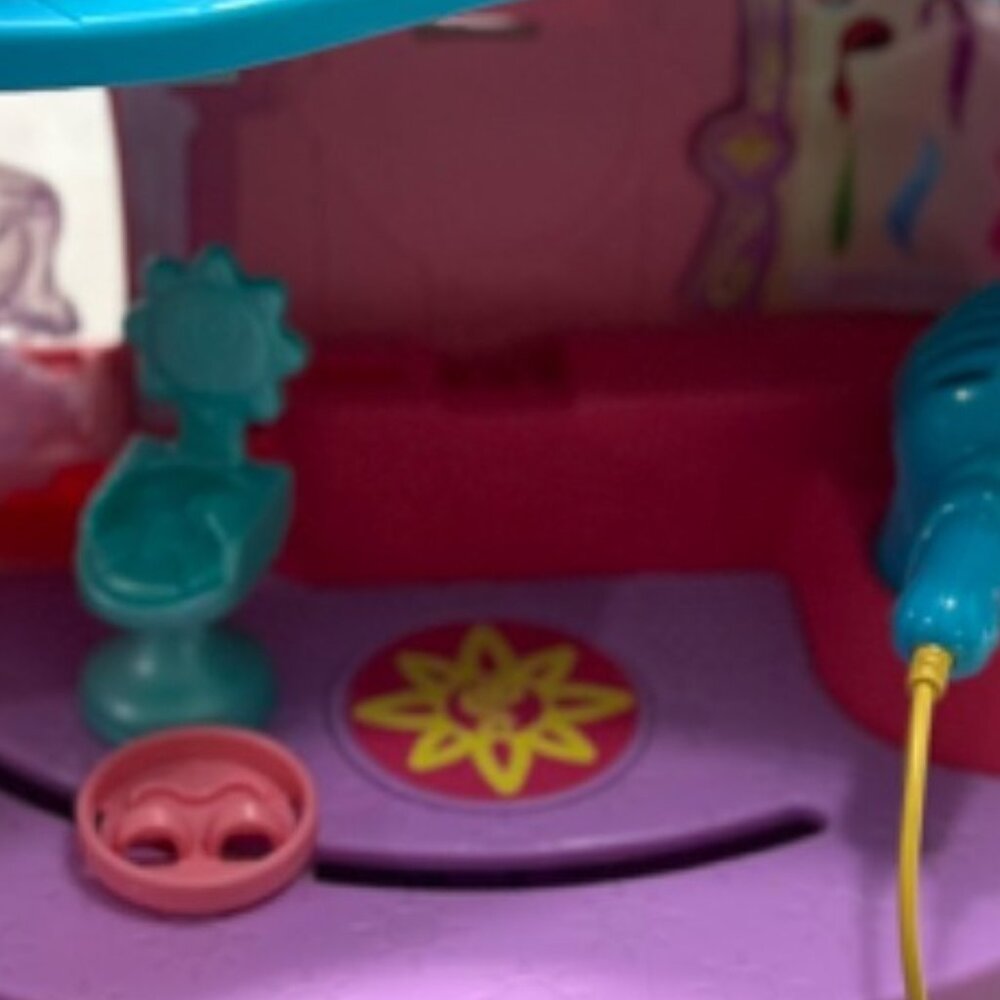 Sunny Day Nickelodeon fun tasting salon doll playset